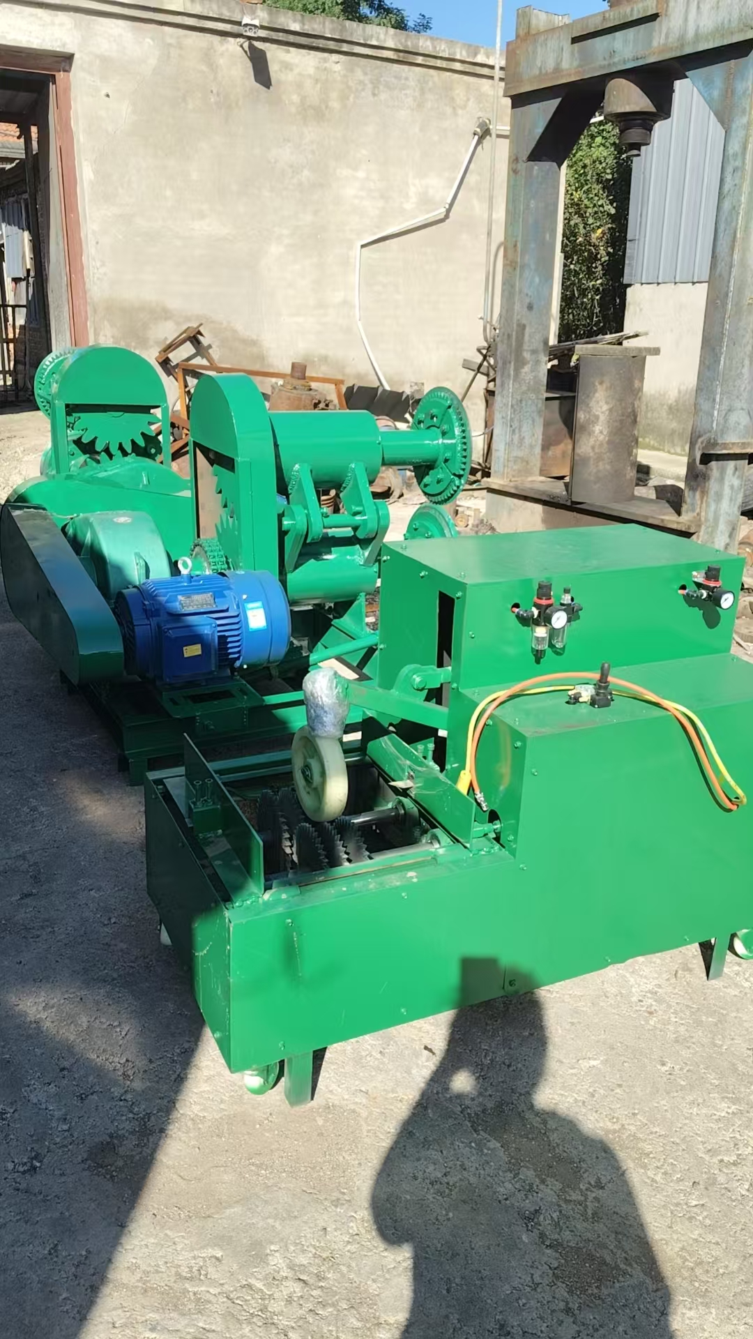 Uirlis Xinzhe Uasghrádú Réitigh Gearradh Rubair Beachtais do Chliaint Tionscail Dhomhanda