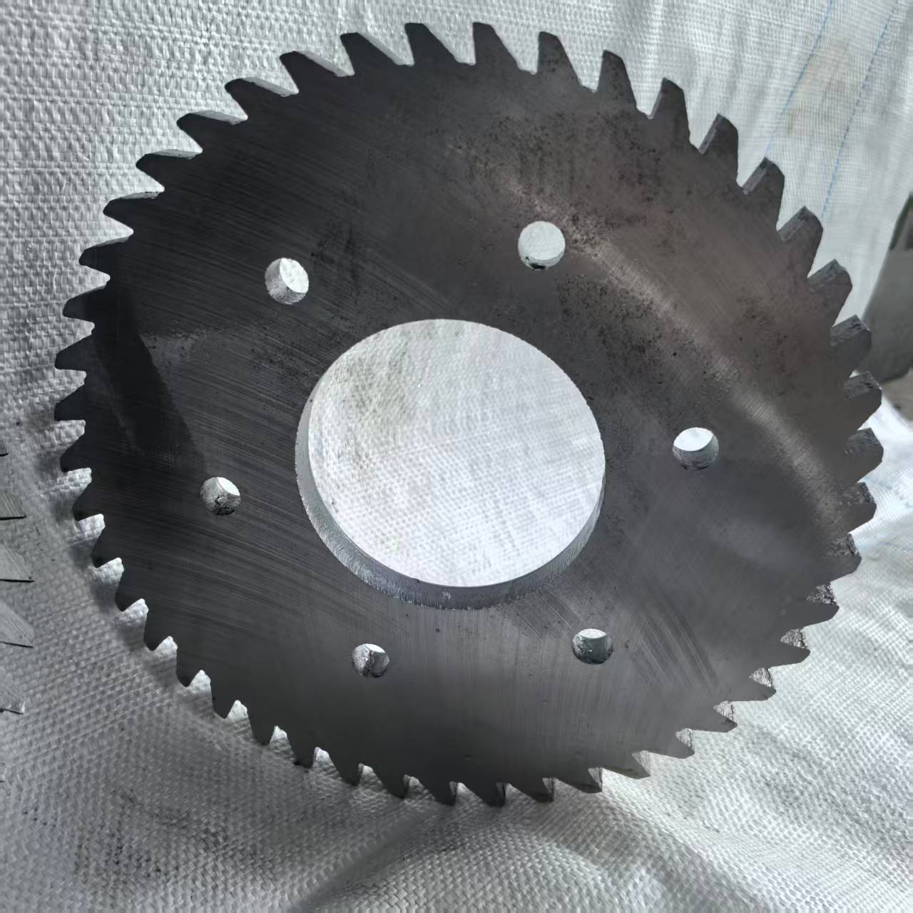 Conas a Bhuaigh Lanna Scáinteoir Optamaithe Xinzhe Tools Iontaobhas ar fud Athchúrsálaithe Rubair Oirdheisceart na hÁise?