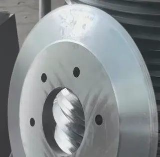 Conas is féidir le hAthchúrsálaithe Rubair Indinéisis Am Neamhfhónaimh a Ghearradh Le Lanna Ciorclach Shredder CRUA?